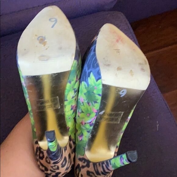 Wild Rose Women’s Platform Shoes Animal Print & Floral Size 8.5 Trendy Heels - Picture 7 of 7